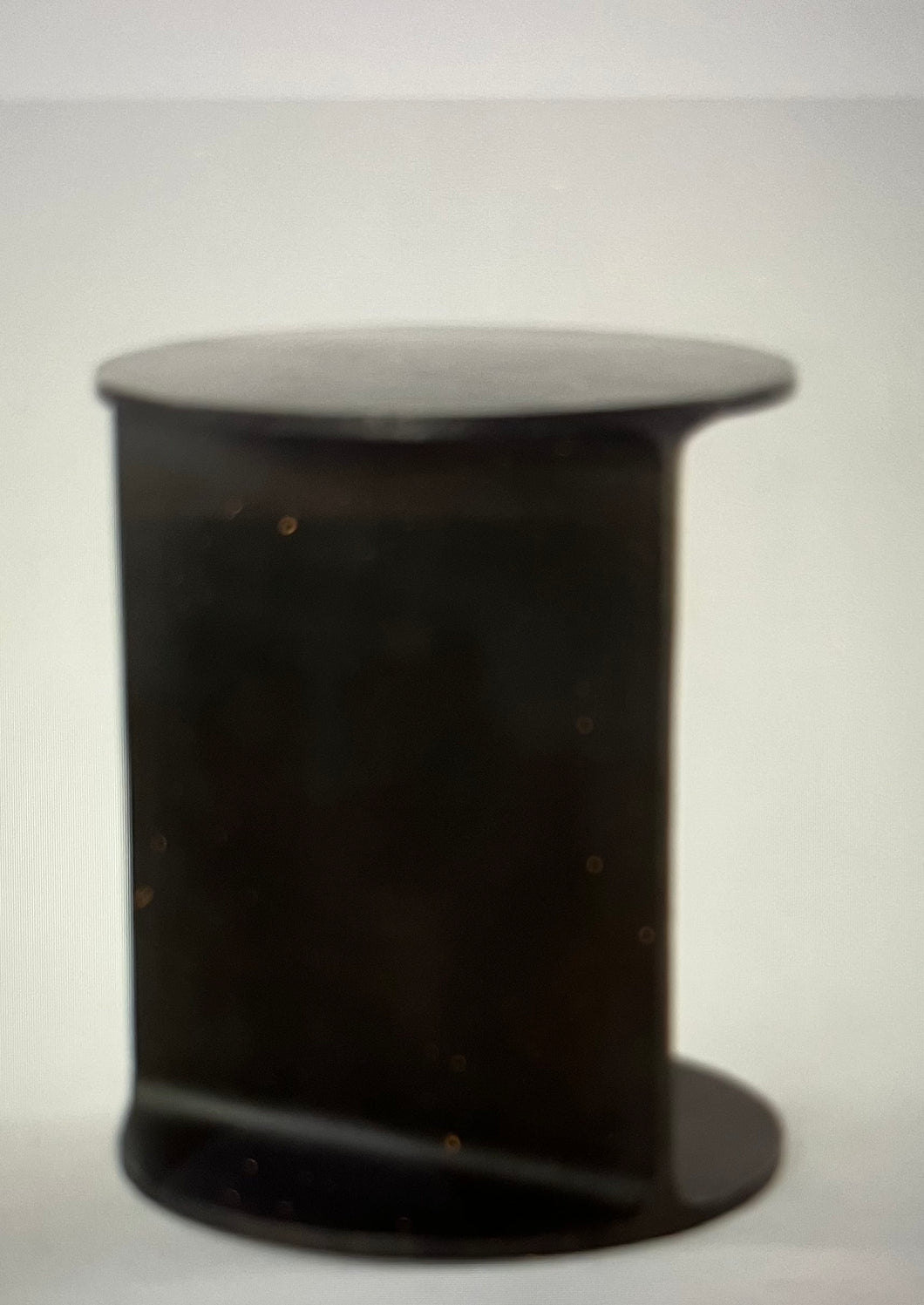 Griffon End Table (black)