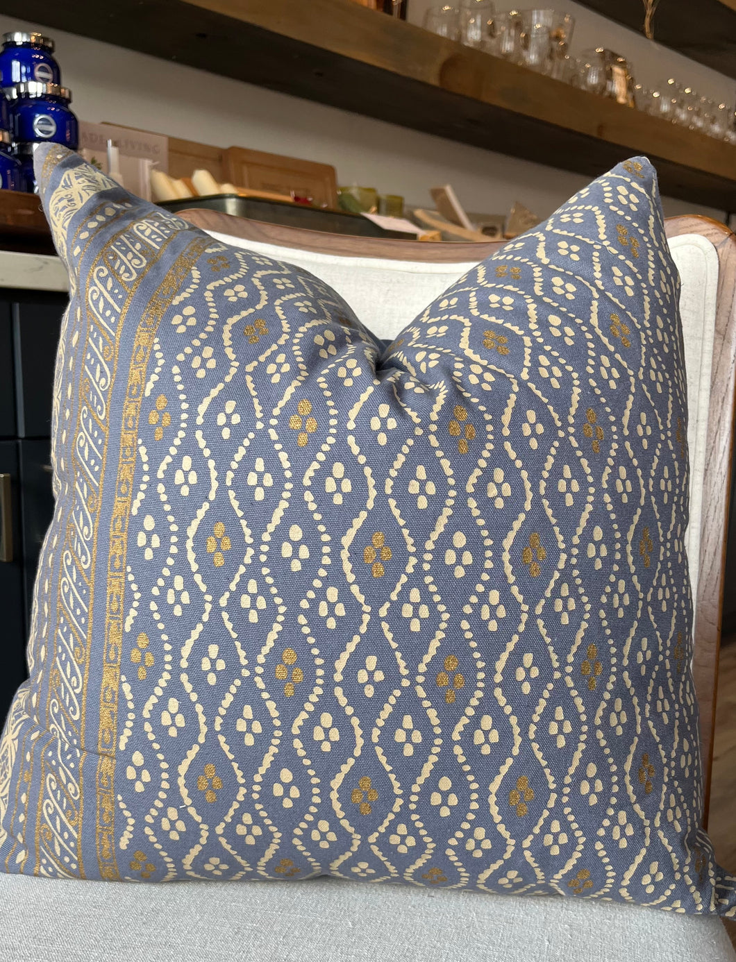 Pillow - Grey & gold pattern