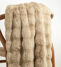 Load image into Gallery viewer, Fab Fur Throw